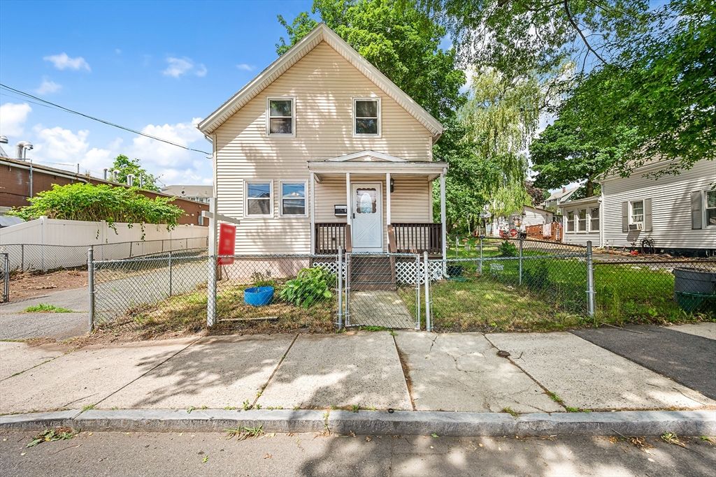 8 Myrtle St, Lynn, MA 01905