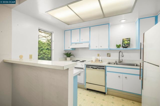 1201 Skycrest Dr 2, Walnut Creek, CA 94595