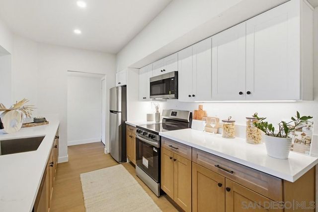 1020 E Washington Ave 107, Escondido, CA 92025