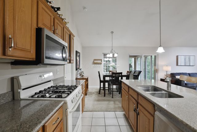 6828 Silverrock Drive, New Albany, OH 43054