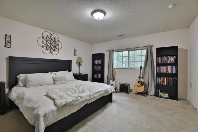 6828 Silverrock Drive, New Albany, OH 43054