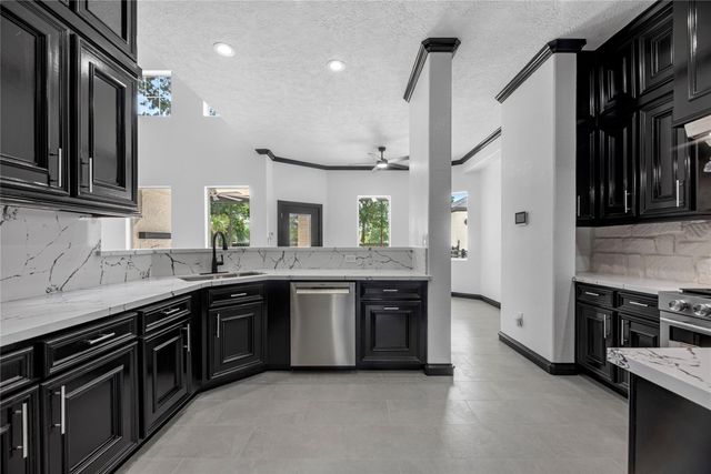 21703 Spur Circle Lane, Crosby, TX 77532