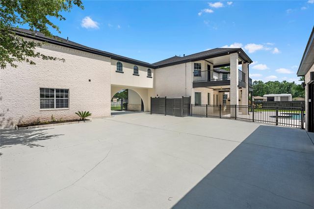 21703 Spur Circle Lane, Crosby, TX 77532