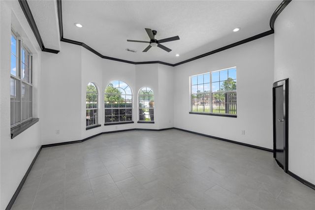 21703 Spur Circle Lane, Crosby, TX 77532