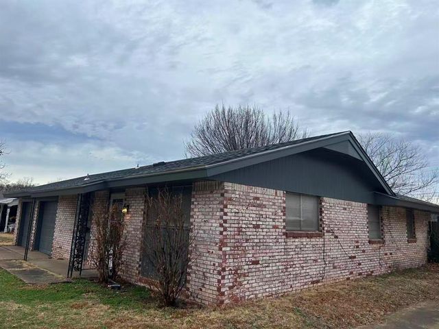 4833 EW Elmview Drive, Del City, OK 73115