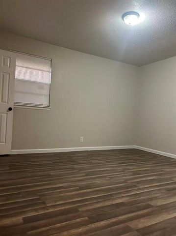 4833 EW Elmview Drive, Del City, OK 73115