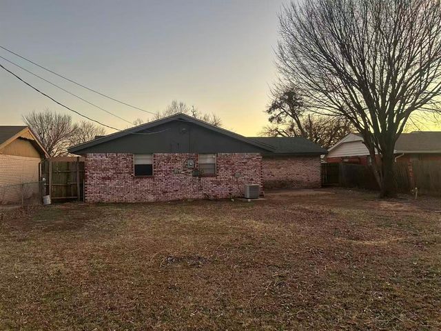 4833 EW Elmview Drive, Del City, OK 73115