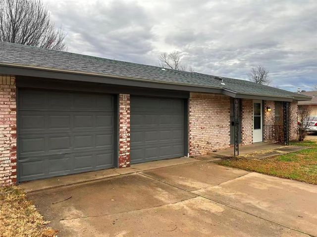 4833 EW Elmview Drive, Del City, OK 73115