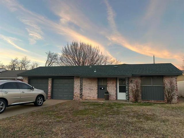 4833 EW Elmview Drive, Del City, OK 73115