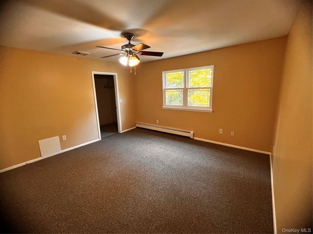 11 Park Manor Court 11, Glen Cove, NY 11542