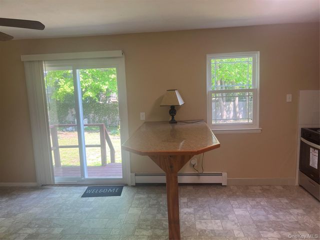 11 Park Manor Court 11, Glen Cove, NY 11542