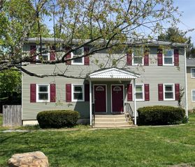 11 Park Manor Court 11, Glen Cove, NY 11542