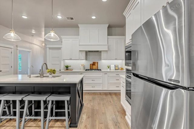 10713 Wild Horse Creek Drive, Yukon, OK 73099