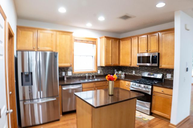 10008 Iris Lane, Eden Prairie, MN 55347