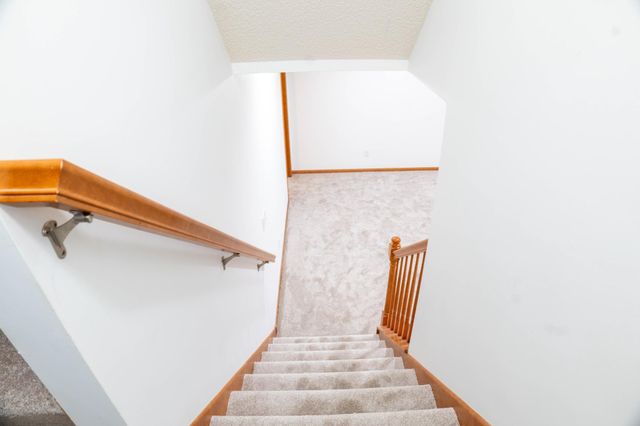 10008 Iris Lane, Eden Prairie, MN 55347