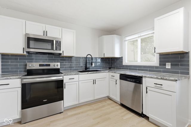 824 Longfellow Lane, Plainfield, IN 46168