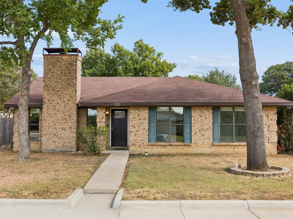 733 Red Wing Drive, Lewisville, TX 75067 — exterior