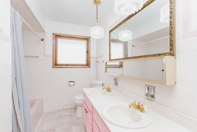 8706 W Stolting Road, Niles, IL 60714