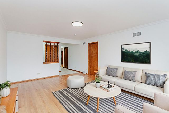 8706 W Stolting Road, Niles, IL 60714