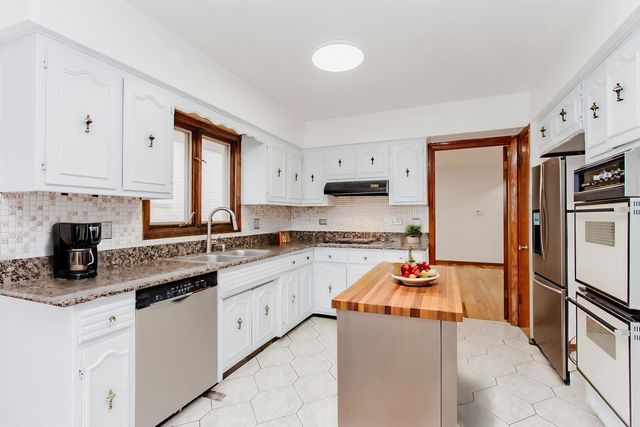 8706 W Stolting Road, Niles, IL 60714