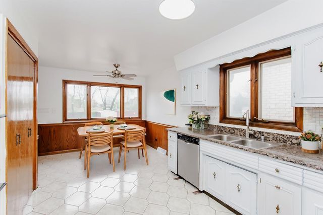 8706 W Stolting Road, Niles, IL 60714