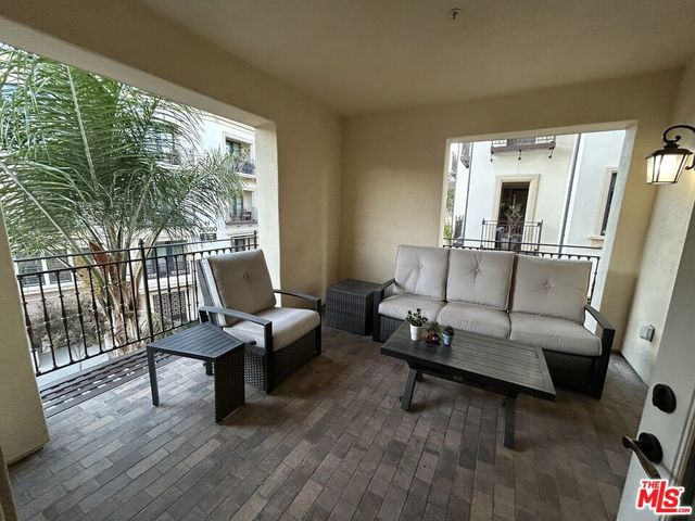 23500 Park Sorrento C33, Calabasas, CA 91302