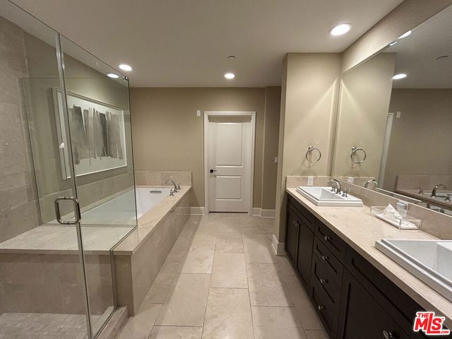 23500 Park Sorrento C33, Calabasas, CA 91302