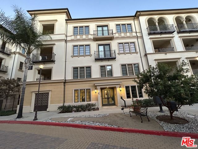 23500 Park Sorrento C33, Calabasas, CA 91302