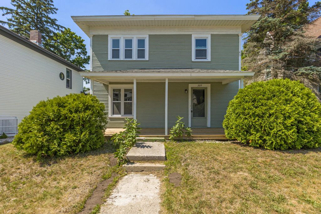 209 E Chapin Street, Cadillac, MI 49601