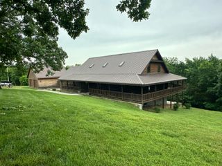 300 Roundup Lane, Bakersfield, MO 65609