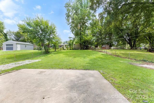 4700 Pineleaf Drive, Charlotte, NC 28269