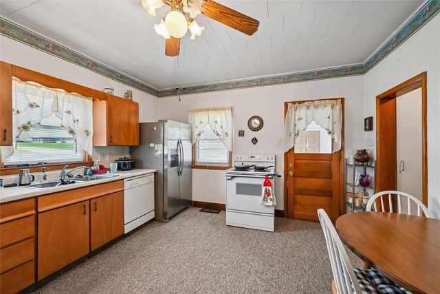 410 Cottage Street NW, Shellsburg, IA 52332