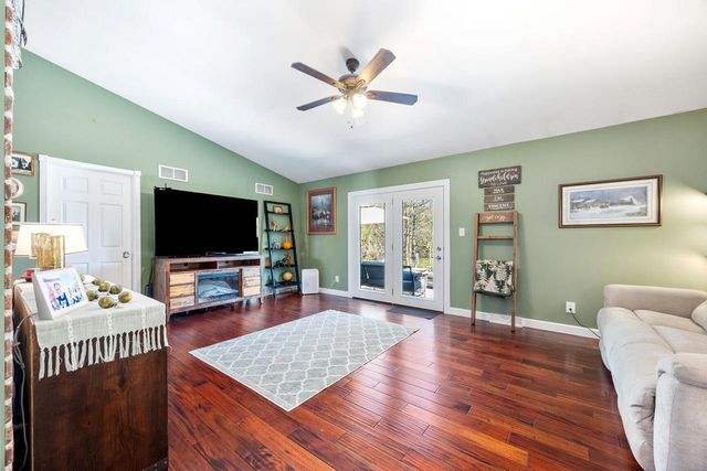 N48W14572 Hampton ROAD, Menomonee Falls, WI 53051
