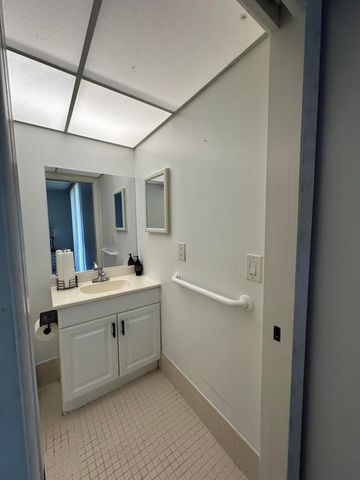 5220 Las Verdes Circle 108, Delray Beach, FL 33484