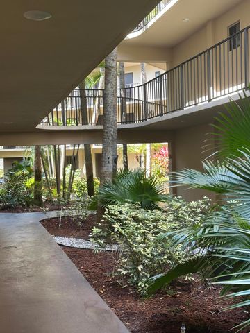 5220 Las Verdes Circle 108, Delray Beach, FL 33484