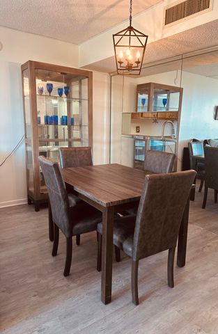 5220 Las Verdes Circle 108, Delray Beach, FL 33484