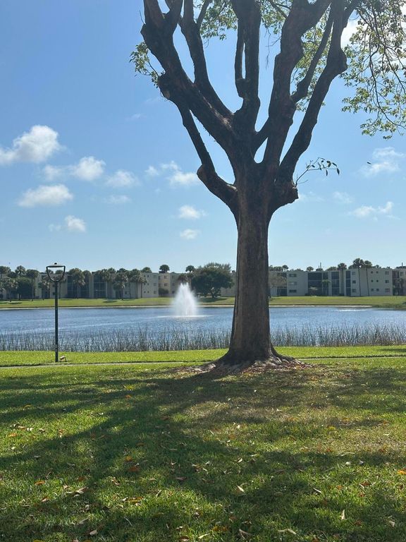 5220 Las Verdes Circle 108, Delray Beach, FL 33484