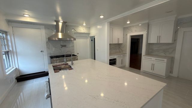 194 Sumner Ave, Springfield, MA 01108