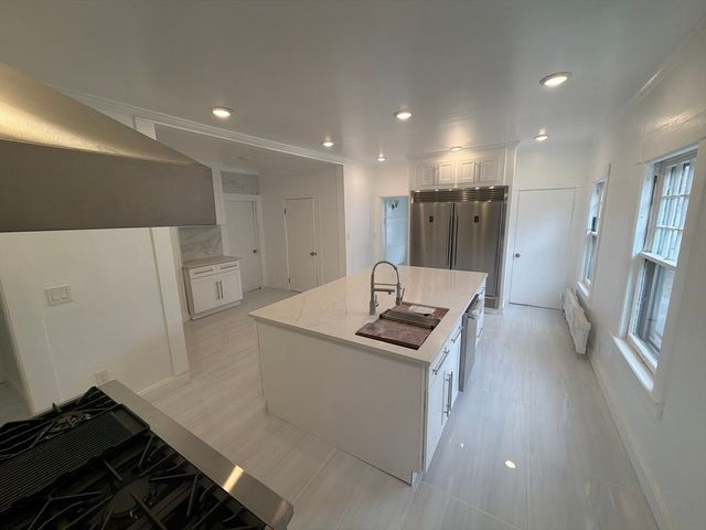 194 Sumner Ave, Springfield, MA 01108