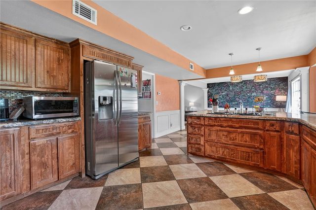 1204 King Arthur Circle, College Station, TX 77840