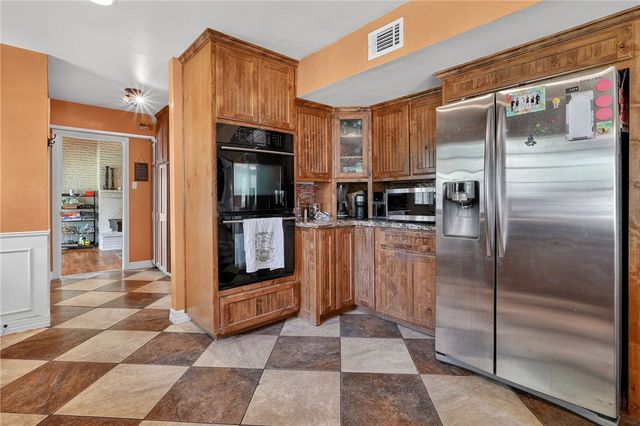 1204 King Arthur Circle, College Station, TX 77840