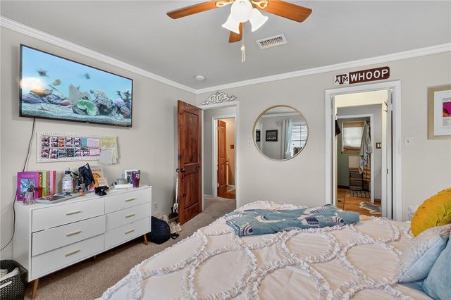 1204 King Arthur Circle, College Station, TX 77840