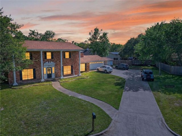 1204 King Arthur Circle, College Station, TX 77840