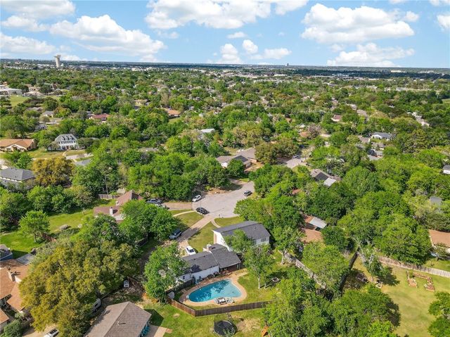 1204 King Arthur Circle, College Station, TX 77840