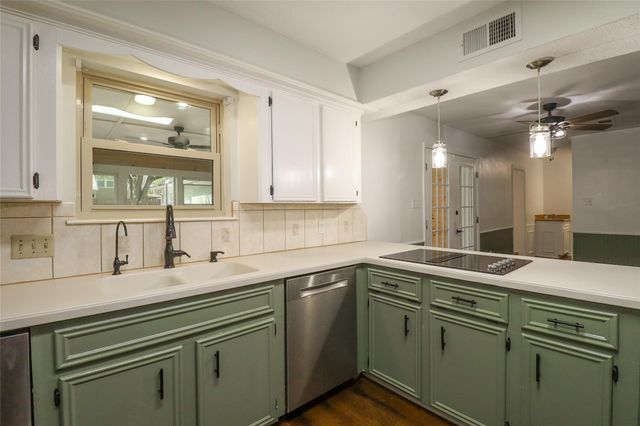 202 Laura Lane, Conroe, TX 77385
