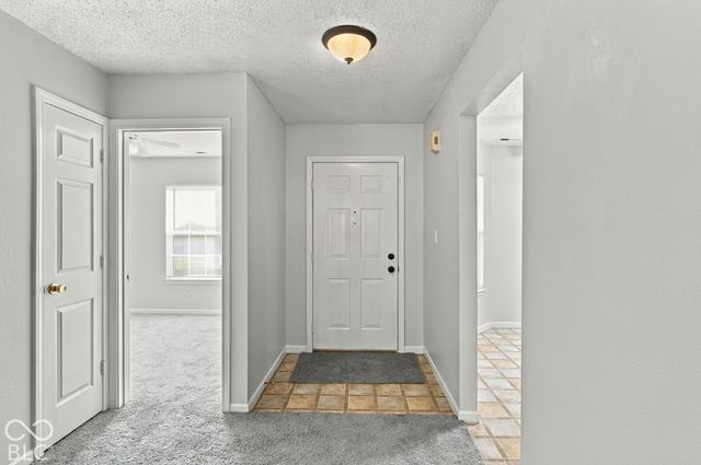 5916 Rolling Bluff, Indianapolis, IN 46221