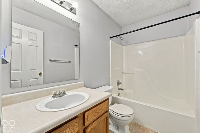 5916 Rolling Bluff, Indianapolis, IN 46221