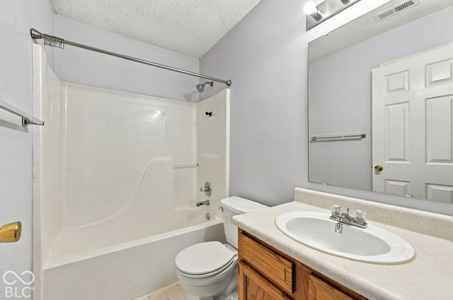 5916 Rolling Bluff, Indianapolis, IN 46221