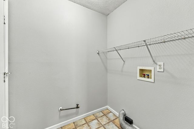 5916 Rolling Bluff, Indianapolis, IN 46221