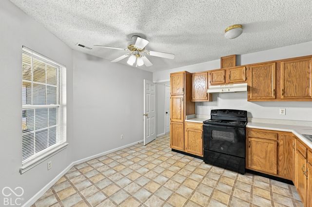 5916 Rolling Bluff, Indianapolis, IN 46221